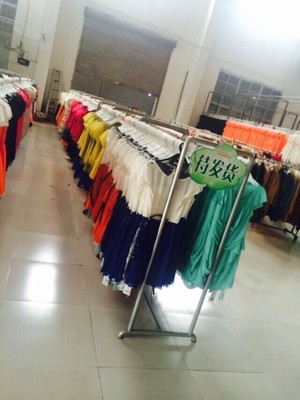 沈陽健勛服裝批發(fā)貿(mào)易商行 秋冬裝大量到貨 火爆熱批中圖片_高清圖_細(xì)節(jié)圖-沈陽優(yōu)e庫外貿(mào)服裝尾貨批發(fā)庫房