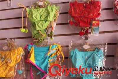 比基尼、分體泳衣 女士分體時(shí)尚泳裝兩件套批發(fā) OEM泳裝工廠加工 女式泳衣批發(fā)-義烏蘇野貿(mào)易提供比基尼、分體泳衣 女士分體時(shí)尚泳裝兩件套批發(fā) OEM泳裝工廠加工 女式泳衣批發(fā)的相關(guān)介紹、產(chǎn)品、服務(wù)、圖片、價(jià)格義烏蘇野貿(mào)易、拉舍爾毛毯;各種庫存產(chǎn)品小商品;外貿(mào)尾單產(chǎn)品;鞋服;保暖內(nèi)衣套裝;皮草皮衣;雪地靴;家居日用品